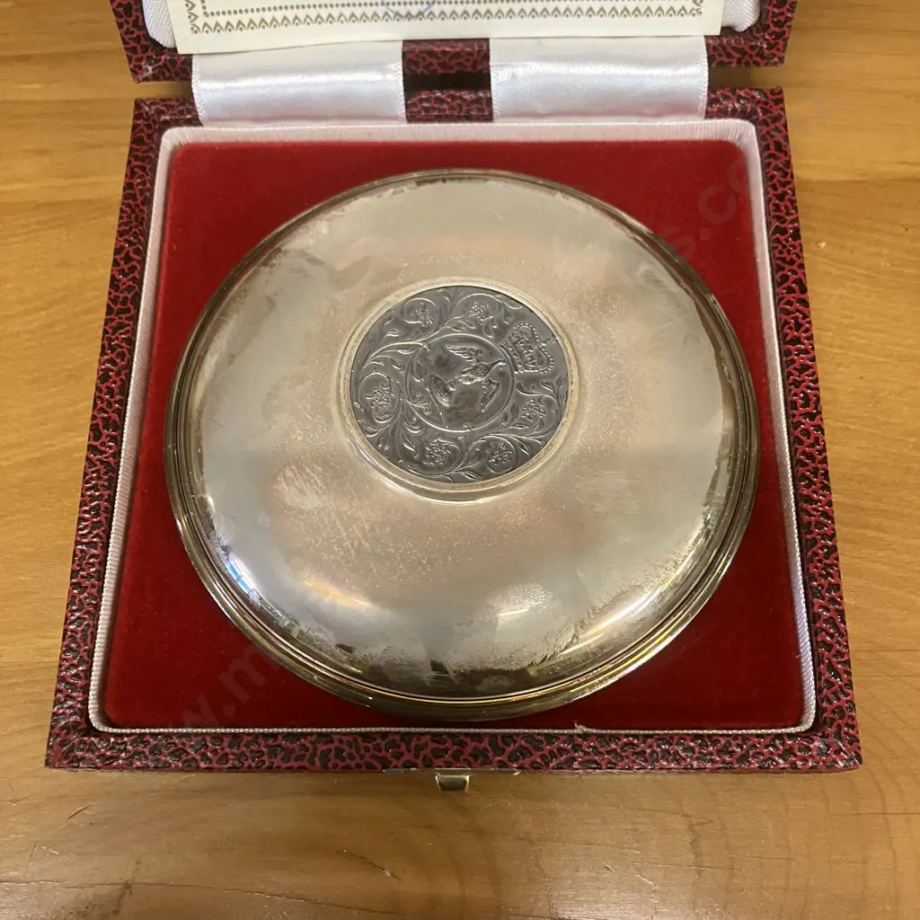 Hallmarked Sterling Silver Dish With 1977 Queen Elizabeth Jubilee Crown Coin Inset  - Roberts & Dore London Image 1++