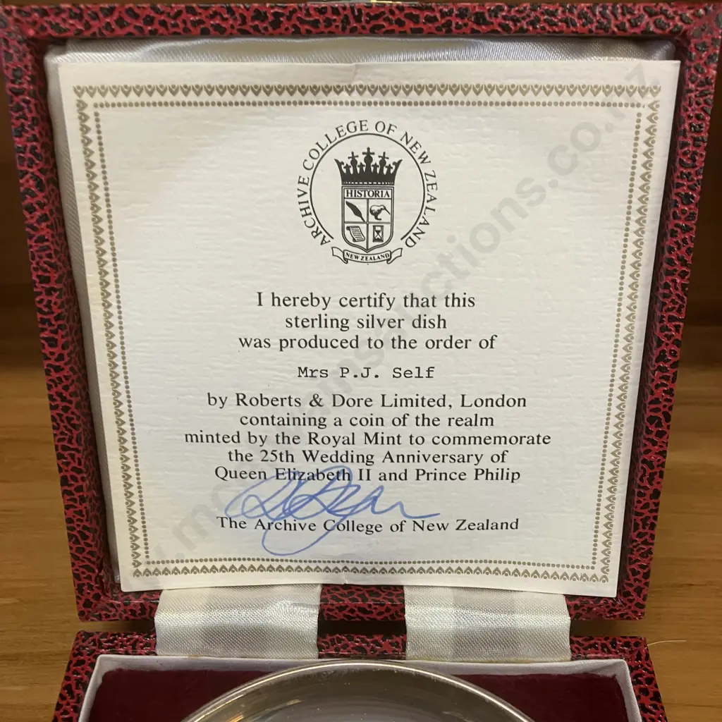Hallmarked Sterling Silver Dish With 1972 Queen Elizabeth Silver Wedding Crown Coin Inset  - Roberts & Dore London Image 1++