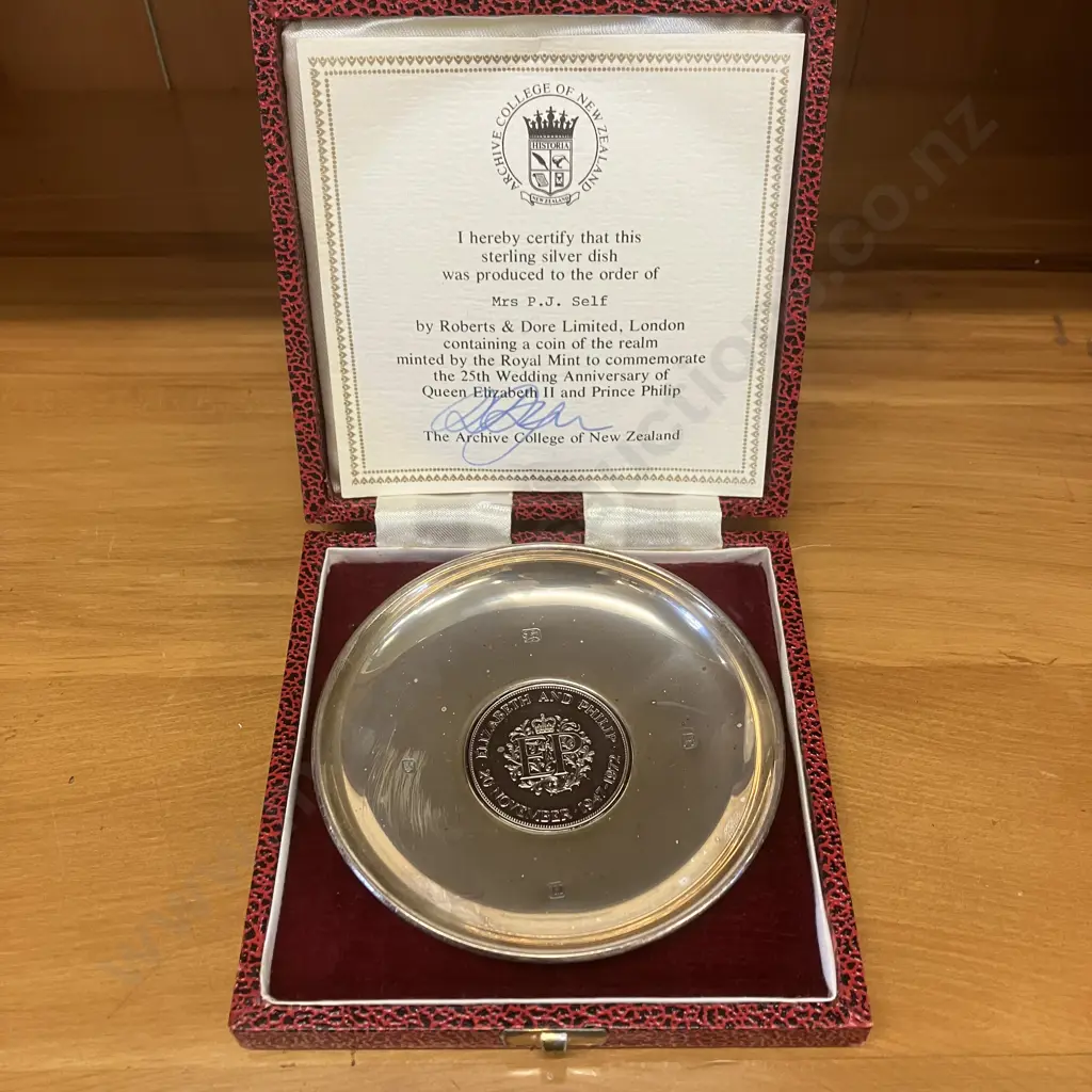 Hallmarked Sterling Silver Dish With 1972 Queen Elizabeth Silver Wedding Crown Coin Inset  - Roberts & Dore London Image 1++