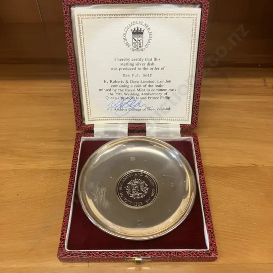 Hallmarked Sterling Silver Dish With 1972 Queen Elizabeth Silver Wedding Crown Coin Inset  - Roberts & Dore London