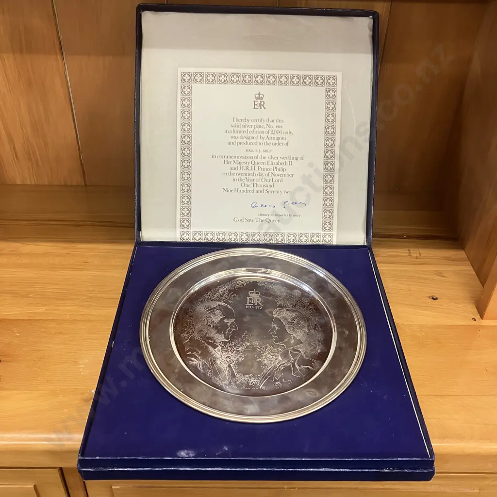 Hallmarked Sterling Silver Plate To Commemorate Queen Elizabeth II & Prince Phillips Silver Wedding - Limited 1928/2000 Image 1++