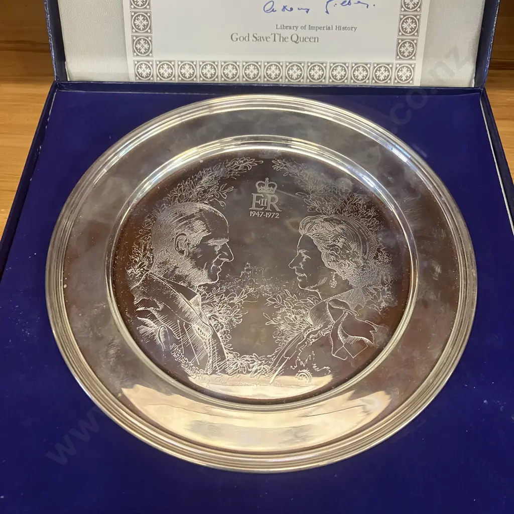Hallmarked Sterling Silver Plate To Commemorate Queen Elizabeth II & Prince Phillips Silver Wedding - Limited 1928/2000 Image 1++
