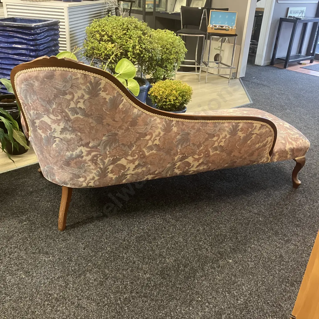Victorian Style Chaise Lounge With Button Backed Pastel Toned Fabric, Cabriole Legs. H92 W175 D74cm Image 1++