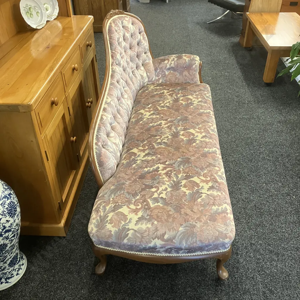 Victorian Style Chaise Lounge With Button Backed Pastel Toned Fabric, Cabriole Legs. H92 W175 D74cm Image 1++