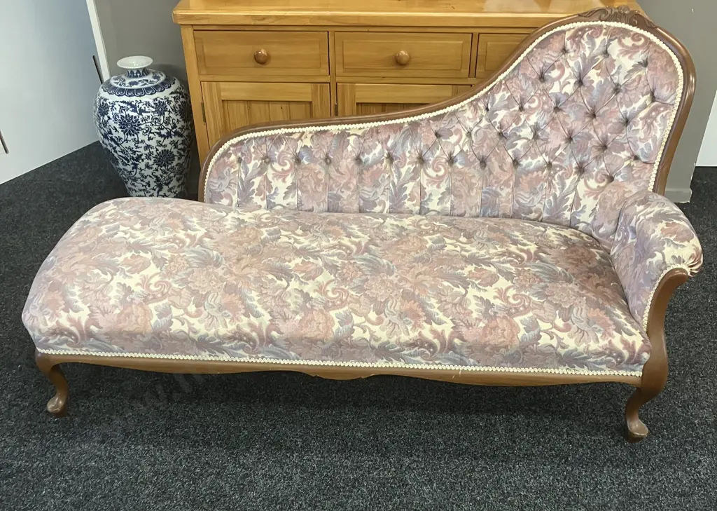 Victorian Style Chaise Lounge With Button Backed Pastel Toned Fabric, Cabriole Legs. H92 W175 D74cm Image 1++