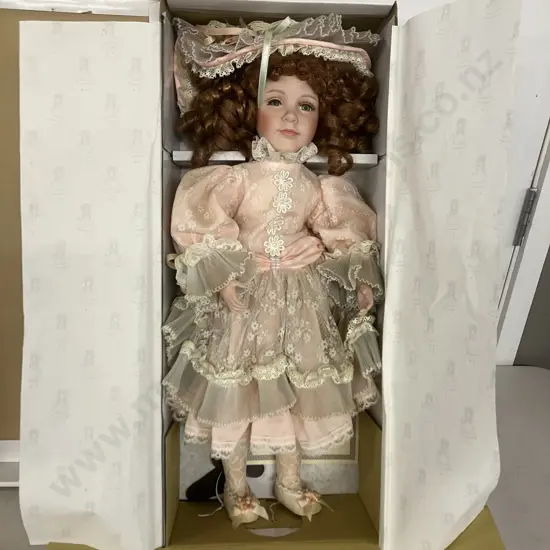 Vintage Stunning Porcelain HILLVIEW LANE Annabella Limited Edition Doll in Original Box with Certificate. 50cm