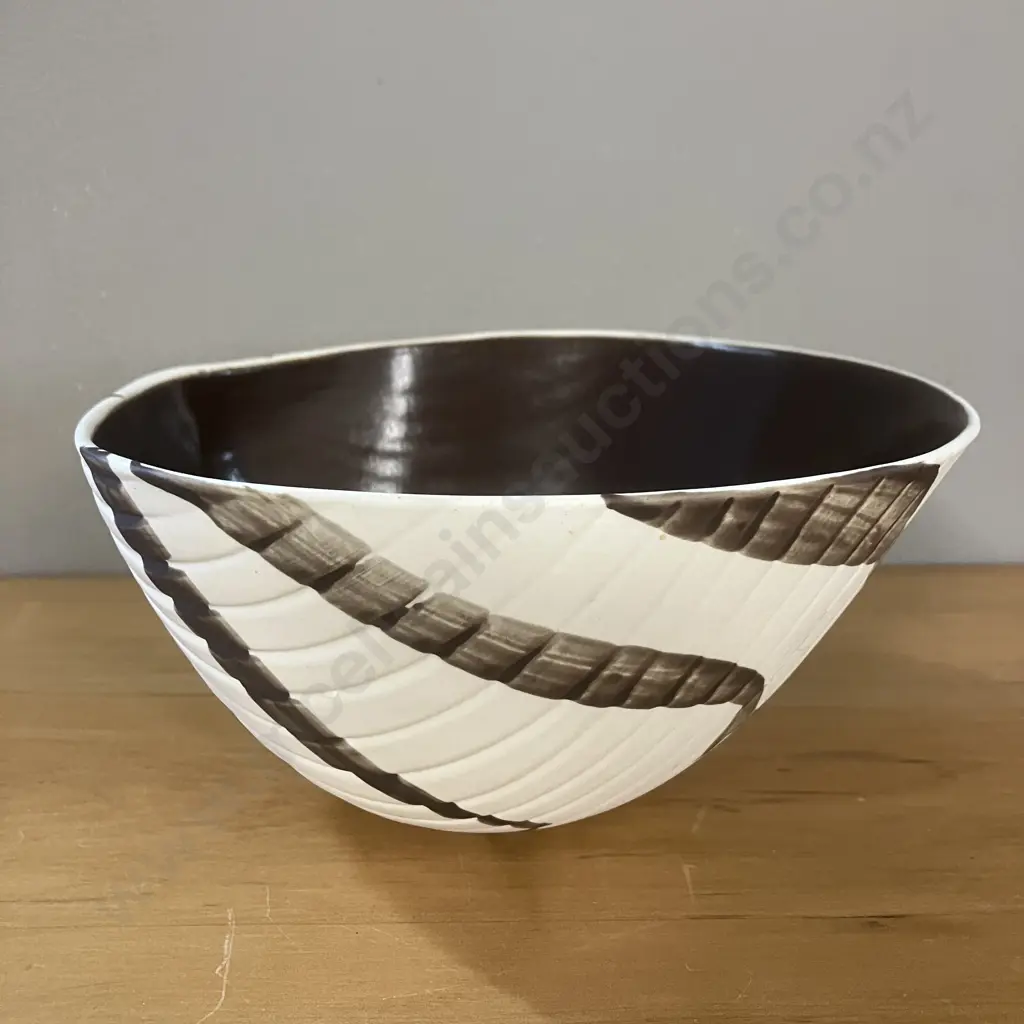 Vintage Royce McLashan Pottery Bowl. 10 x 19.5cm Image 1++