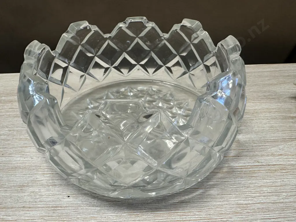 Vintage Crystal Cut Glass Fruit Bowl H8.5,Dia17cm. Image 1++