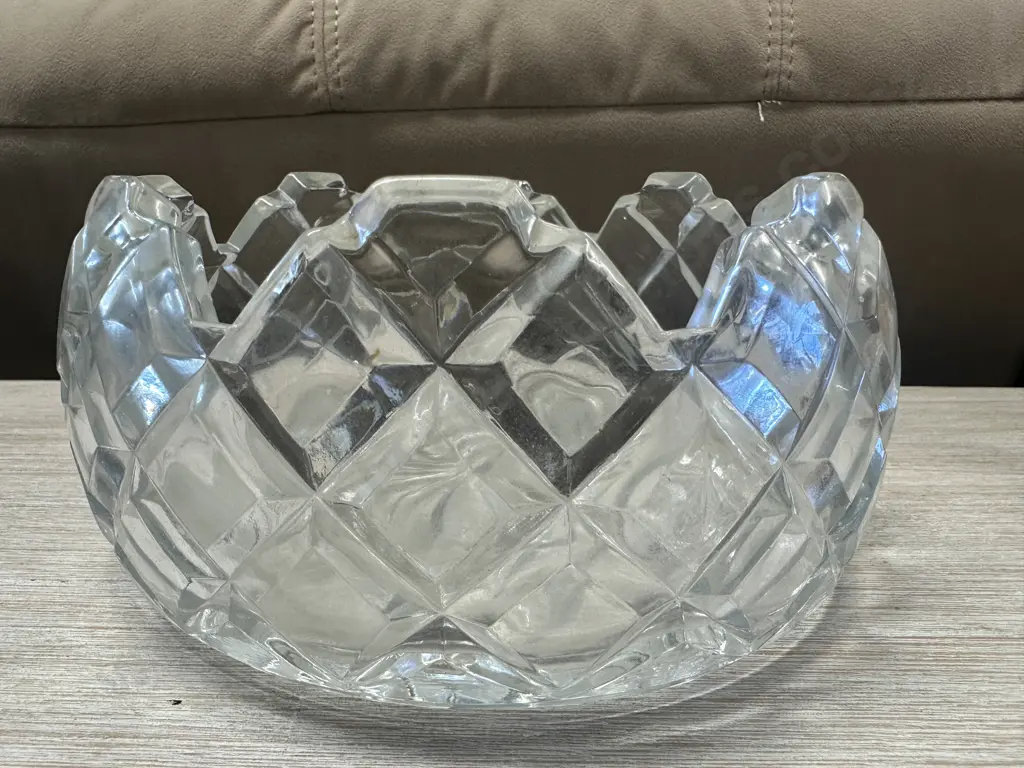 Vintage Crystal Cut Glass Fruit Bowl H8.5,Dia17cm. Image 1++