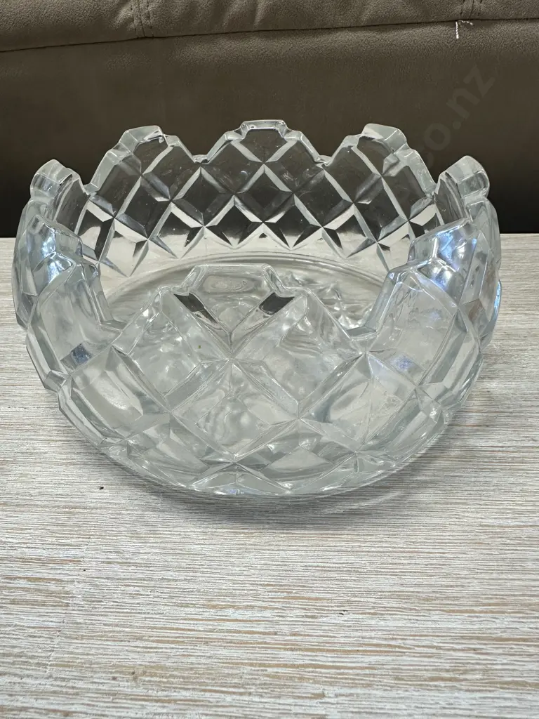 Vintage Crystal Cut Glass Fruit Bowl H8.5,Dia17cm. Image 1++