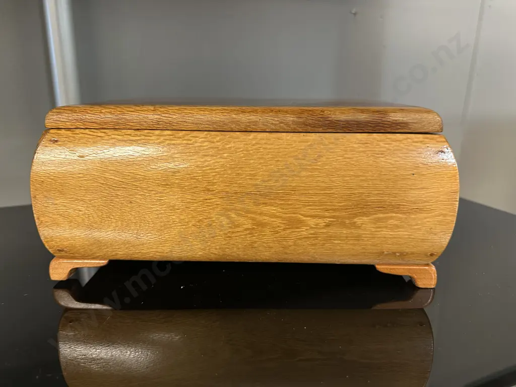 Vintage Wooden Footed Storage/Jewellery Box H12.5cm,W27cm. Image 1++