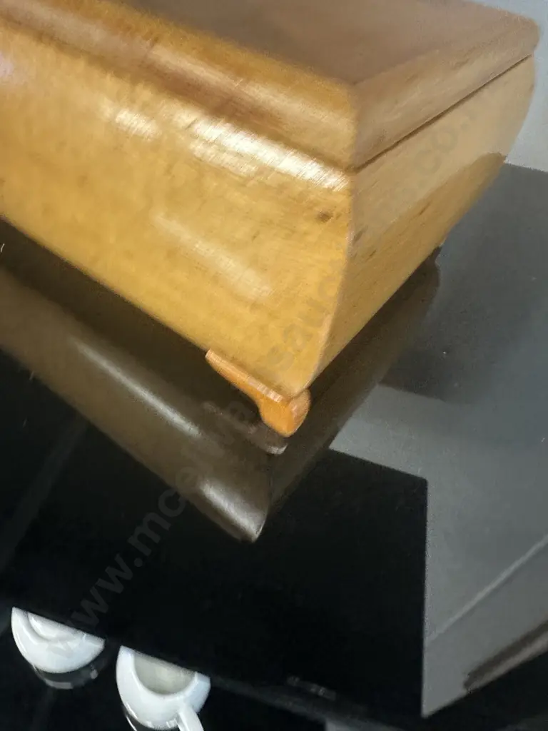 Vintage Wooden Footed Storage/Jewellery Box H12.5cm,W27cm. Image 1++