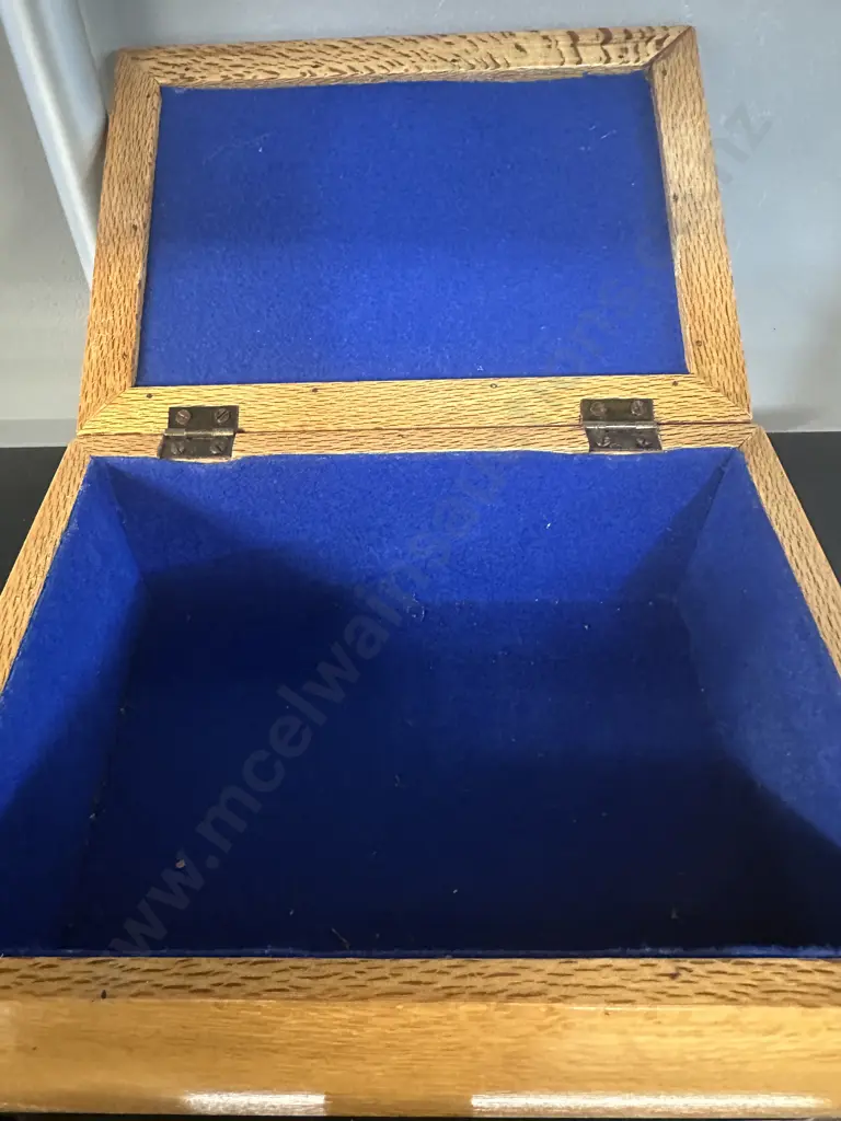 Vintage Wooden Footed Storage/Jewellery Box H12.5cm,W27cm. Image 1++