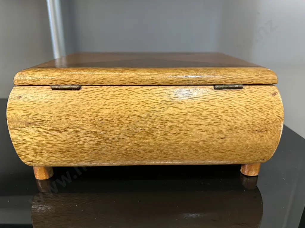 Vintage Wooden Footed Storage/Jewellery Box H12.5cm,W27cm. Image 1++