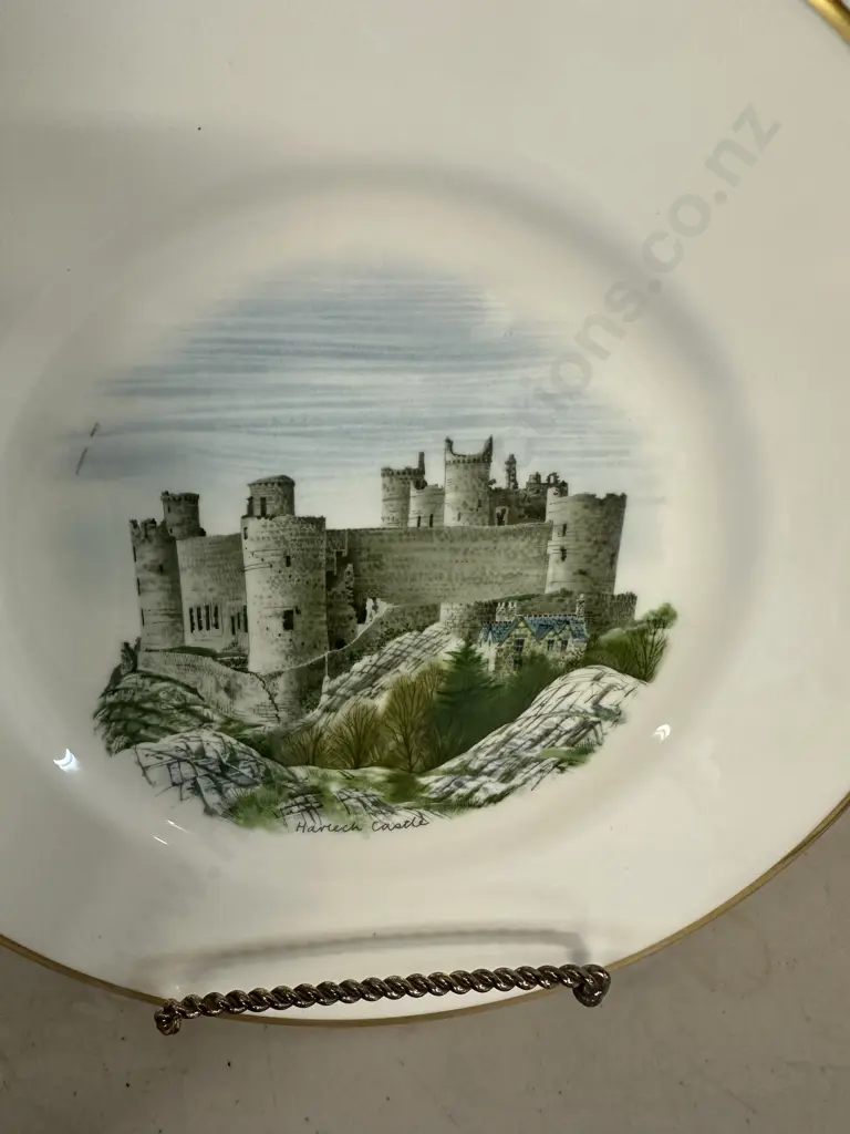 English Wedgwood Collectors Plates Harlech Castle & Woburn Abbey By David Gentleman Dia27.5cm. Image 1++