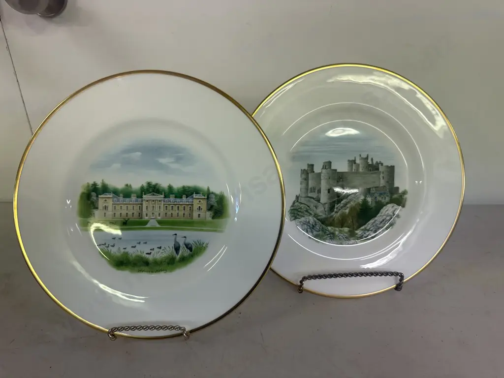 English Wedgwood Collectors Plates Harlech Castle & Woburn Abbey By David Gentleman Dia27.5cm. Image 1++