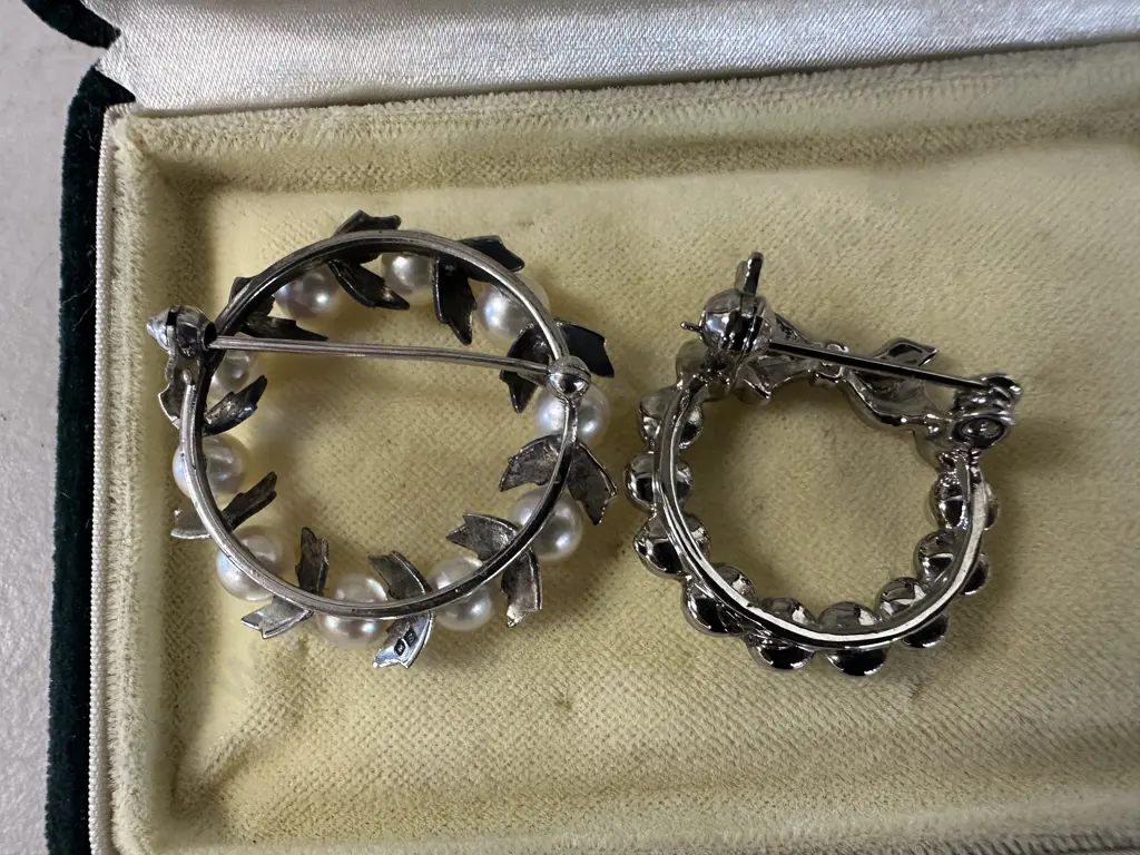 Pair Of Vintage Brooches Pearl Detail. Image 1++