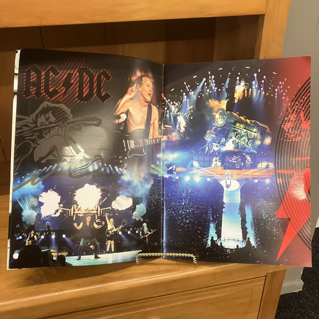 AC/DC Black Ice 2010 Tour Program. 33 x 24cm Image 1++