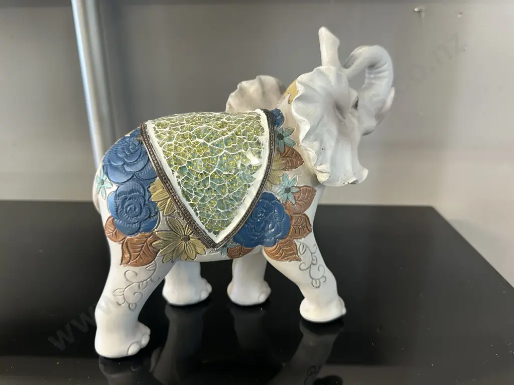 Decorative Elephants x4 H21,W23cm. Image 1++