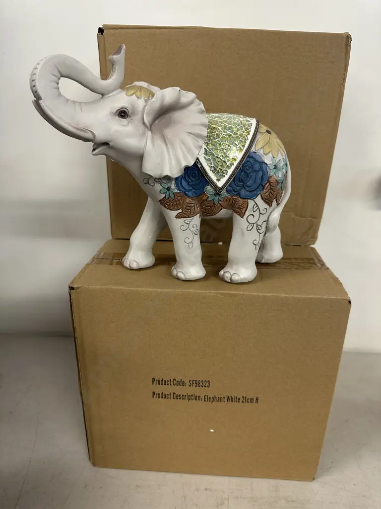 Decorative Elephants x4 H21,W23cm. Image 1++