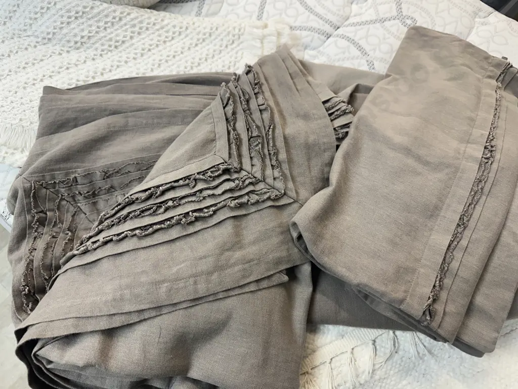 Bianca Lorenne Fine Linens Coverlet & Pillow Cases Image 1++