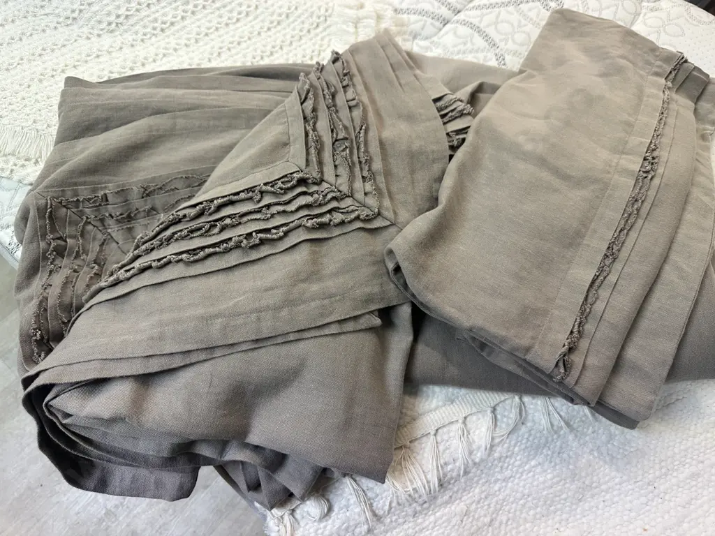 Bianca Lorenne Fine Linens Coverlet & Pillow Cases Image 1++