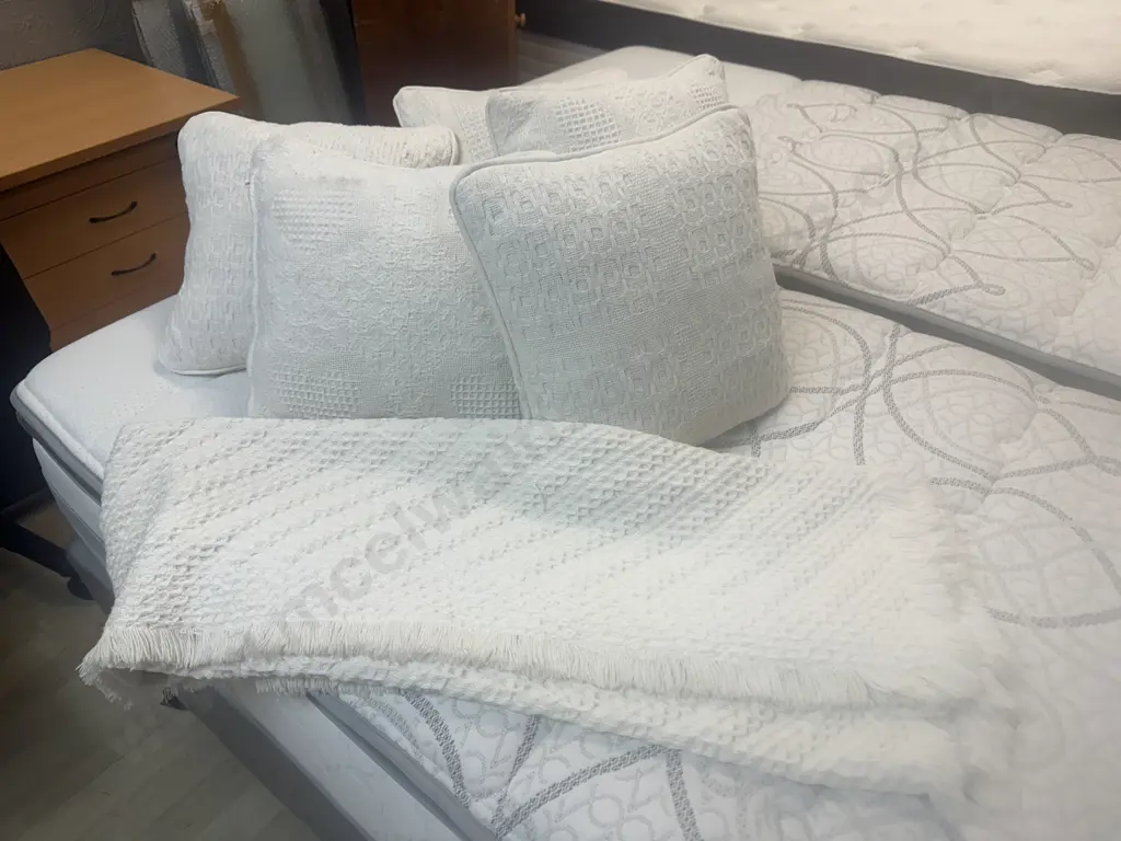 Cream Cushions x6 & Cream Throw Image 1++