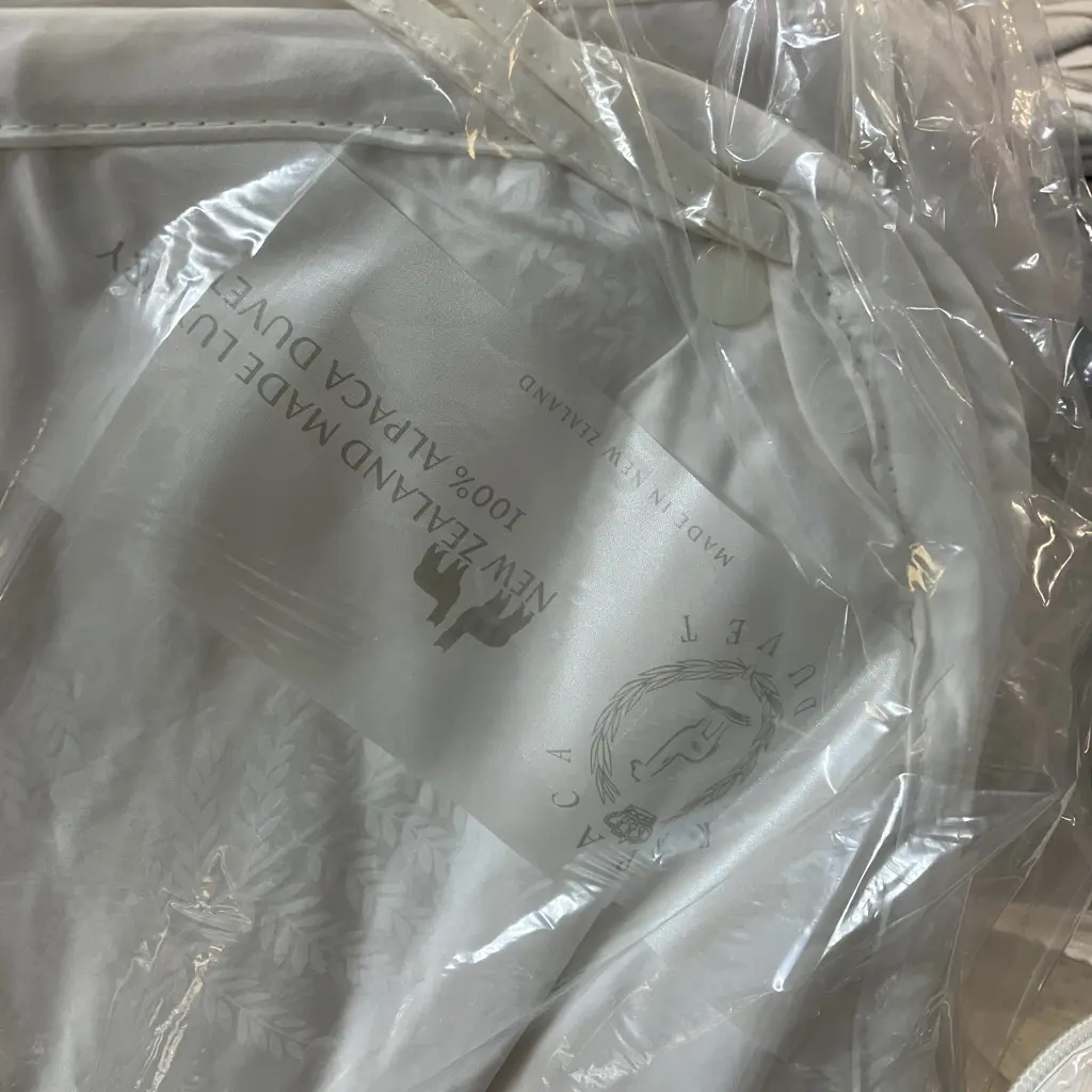 New Kapaca Alpaca Fibre Four Seasons King Size Duvet Inner - Size 220 x 240cm Image 1++