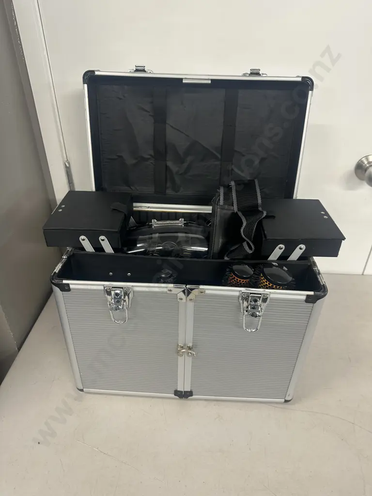 Hairdressing/Make-Up Case With Key And Hot Rollers, Brushes Etc Image 1++