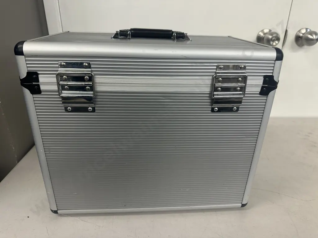 Hairdressing/Make-Up Case With Key And Hot Rollers, Brushes Etc Image 1++