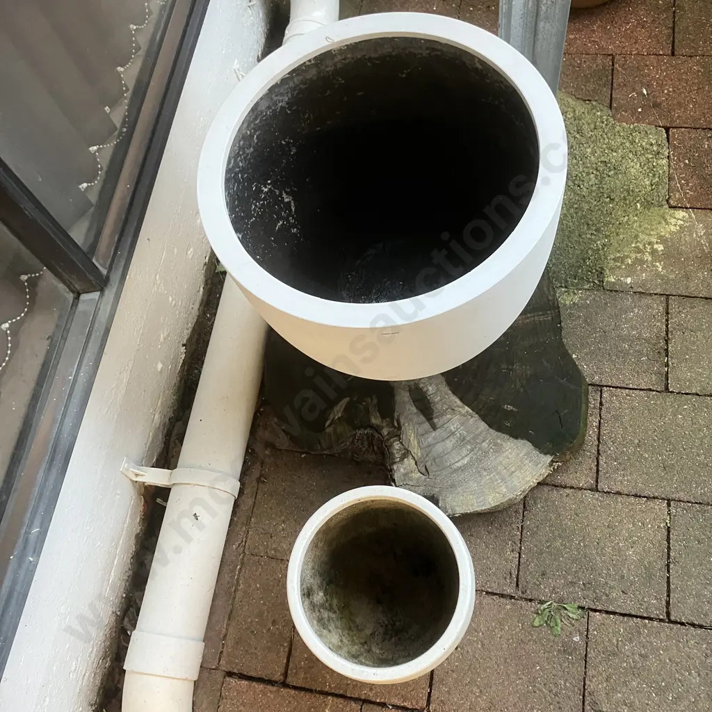 White Plant Pots. 42 x 49cm & 26 x 29cm Image 1++