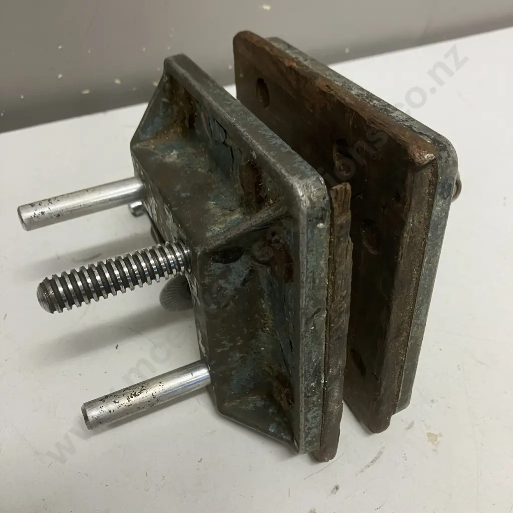Vintage Parry & Bott Ltd Birmingham Corner Clamp / Vise Image 1++
