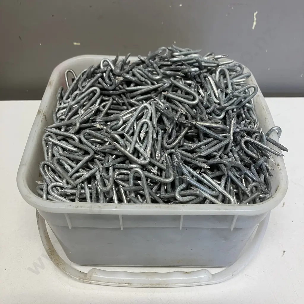 Container Fencing Staples Image 1++
