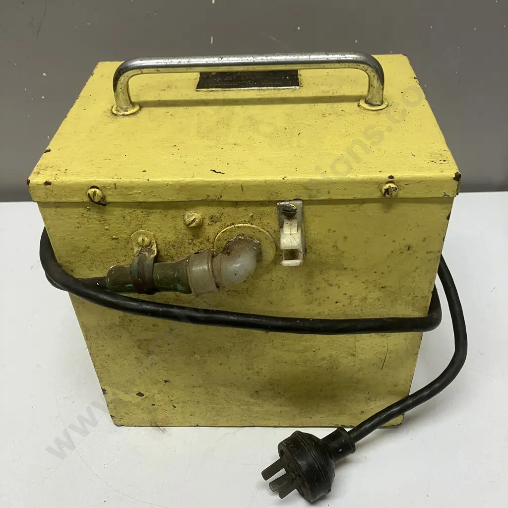 Klien Electronics Taita Isolating Transformer - Input 230V 50-2KVA-10? Output 230V 8.7A Image 1++