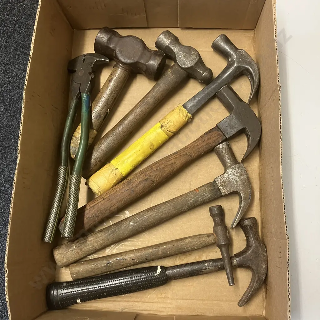 Box Lot Hammers & Fencing Pliers Image 1++