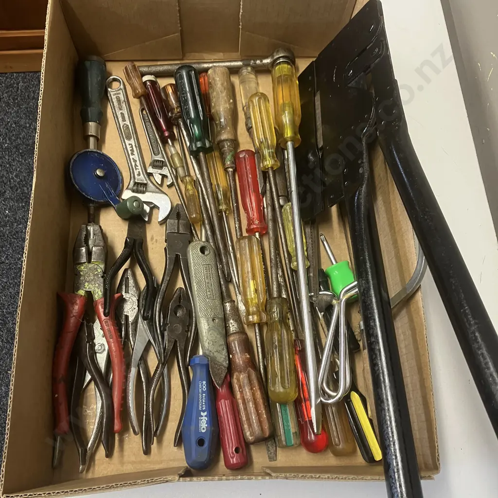 Box Lot Fibro Cutter, Screwdrivers, Pliers Etc Image 1++