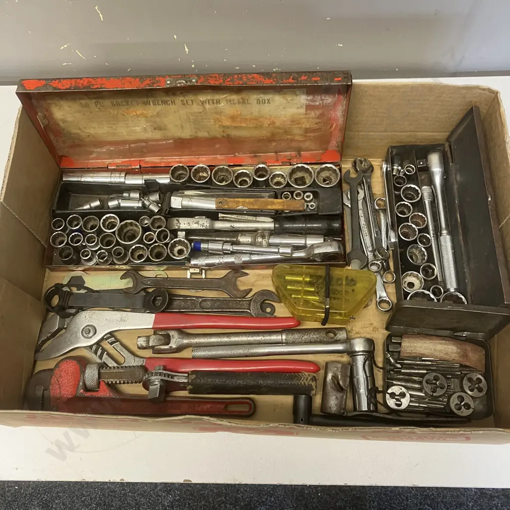 Box lot Sockets, Spanners, Assorted Handtools Image 1++