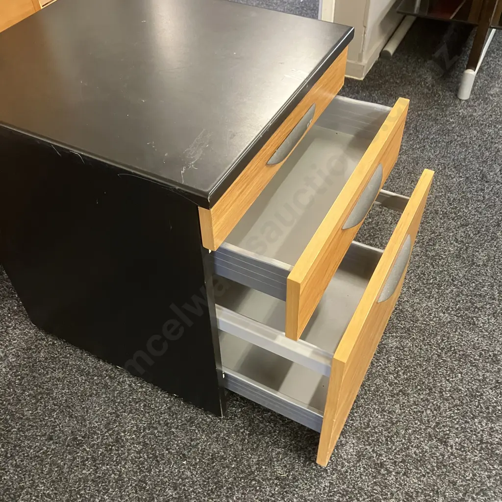 Mobile Filer - 3 Drawer. H62 W48 D53cm Image 1++