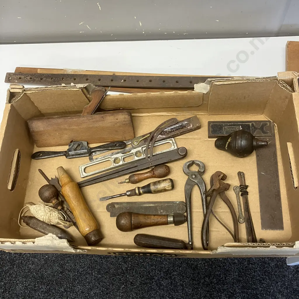Box lot Wooden Plane, Old Tools, Sash Clamp, Wood Drawing Tees, Etc Image 1++