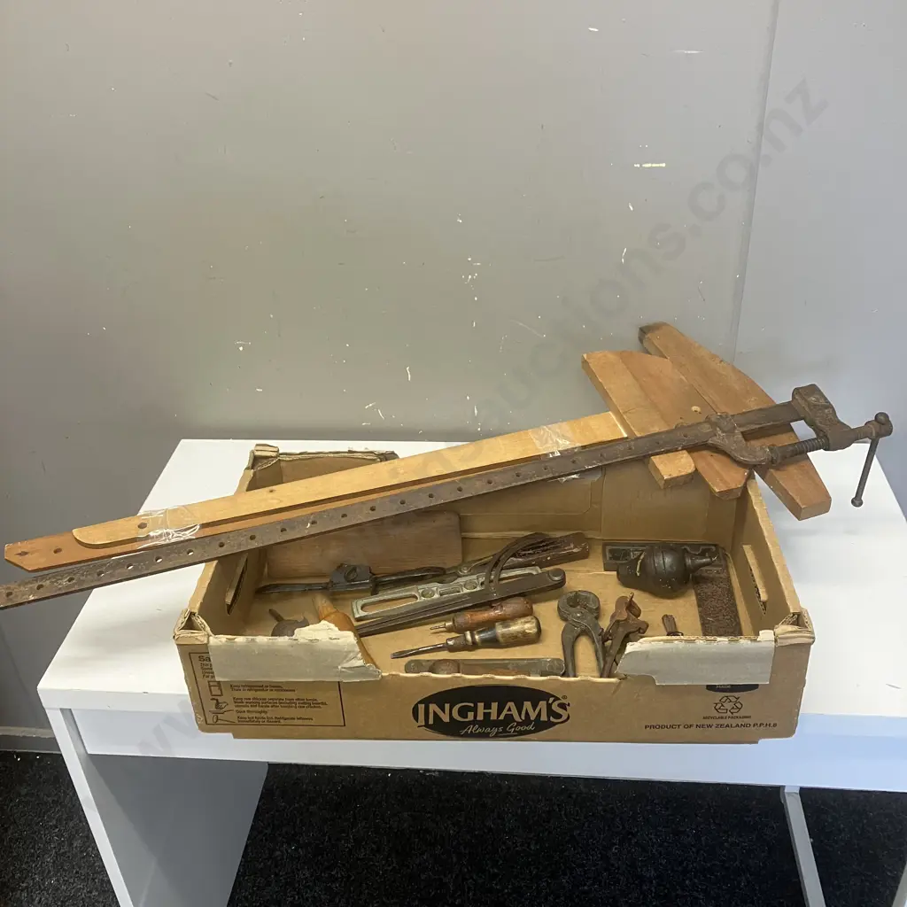 Box lot Wooden Plane, Old Tools, Sash Clamp, Wood Drawing Tees, Etc Image 1++