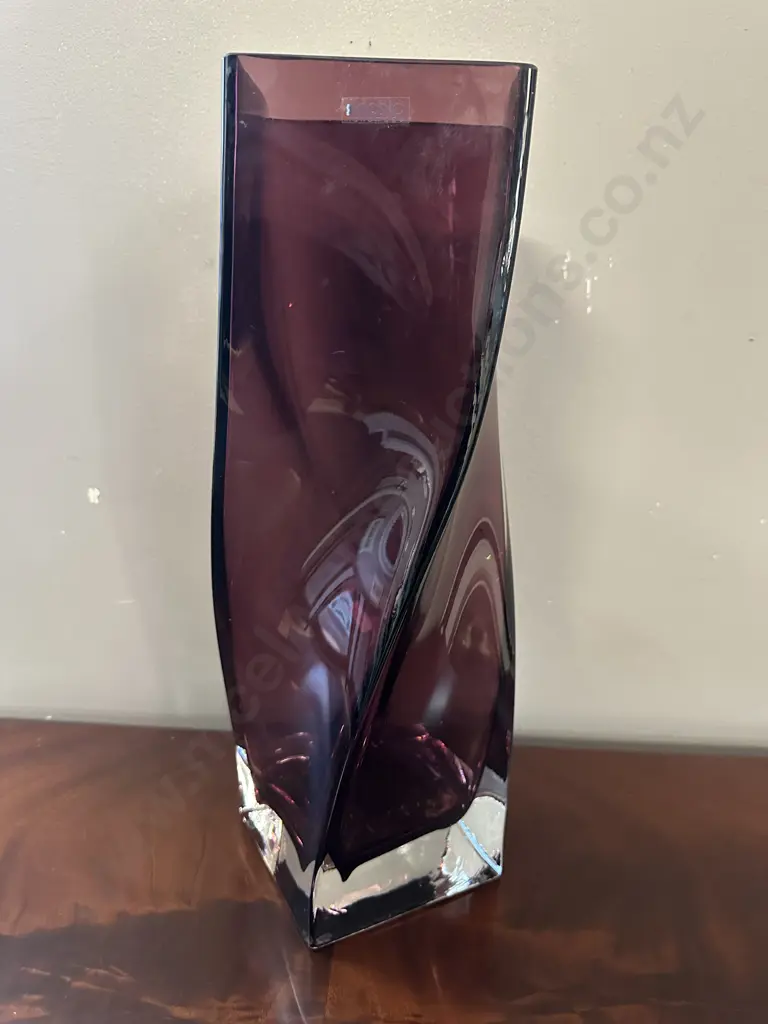 Kronsno Polish Amethyst Twisted Clear Base Vase H39cm. Image 1++