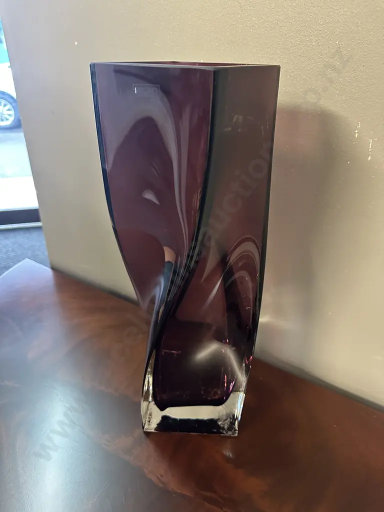 Kronsno Polish Amethyst Twisted Clear Base Vase H39cm. Image 1++