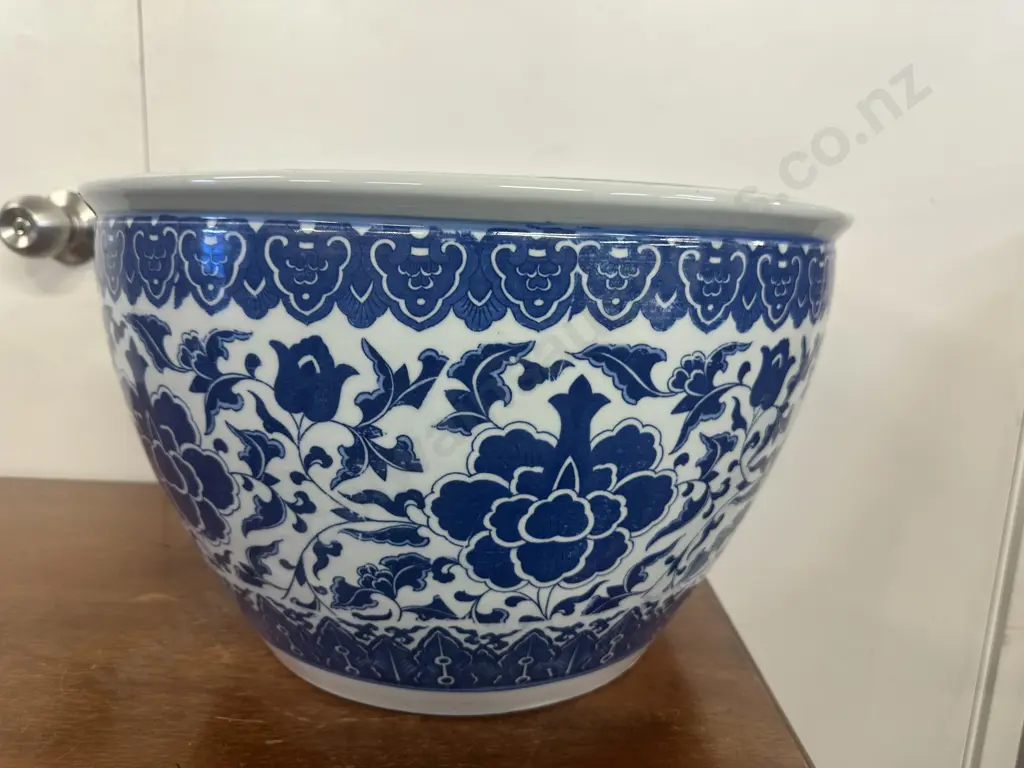 Vintage Chinese Round Porcelain Planter. 26 x 41cm Image 1++