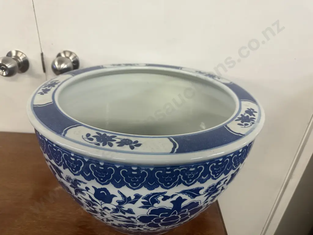 Vintage Chinese Round Porcelain Planter. 26 x 41cm Image 1++