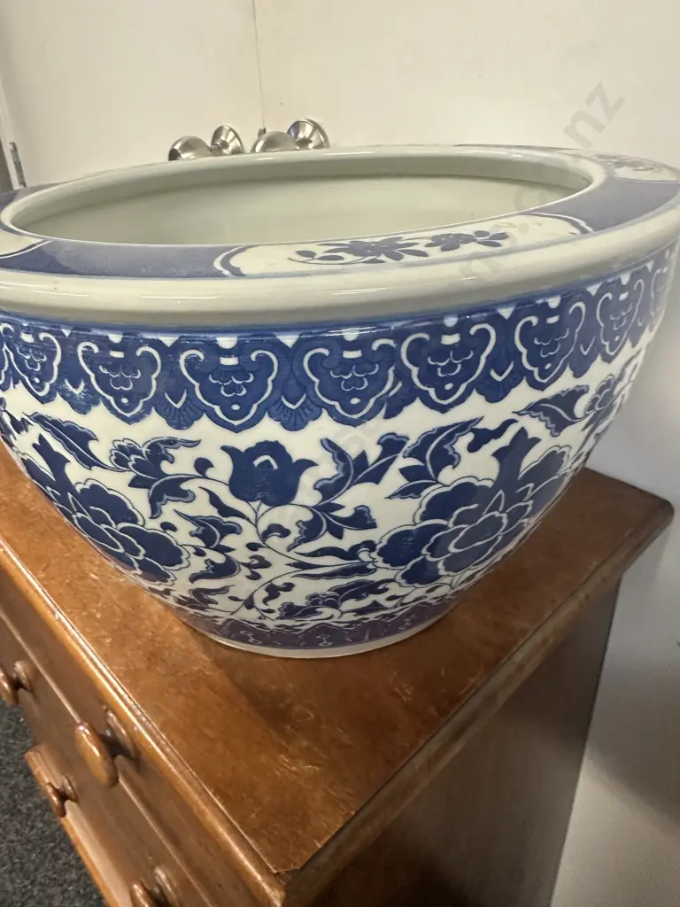Vintage Chinese Round Porcelain Planter. 26 x 41cm Image 1++