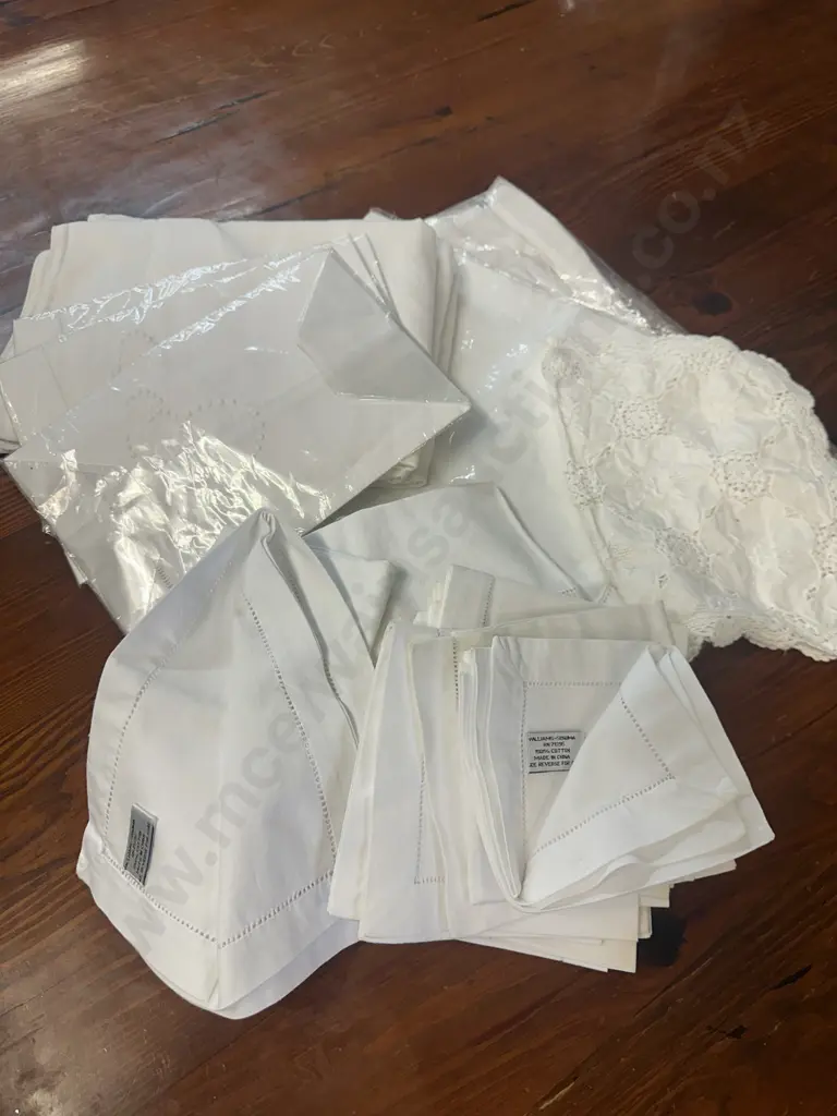 Selection of White Vintage Linen Items Including William - Sonoma Napkins, Pillow Cases Etc Image 1++