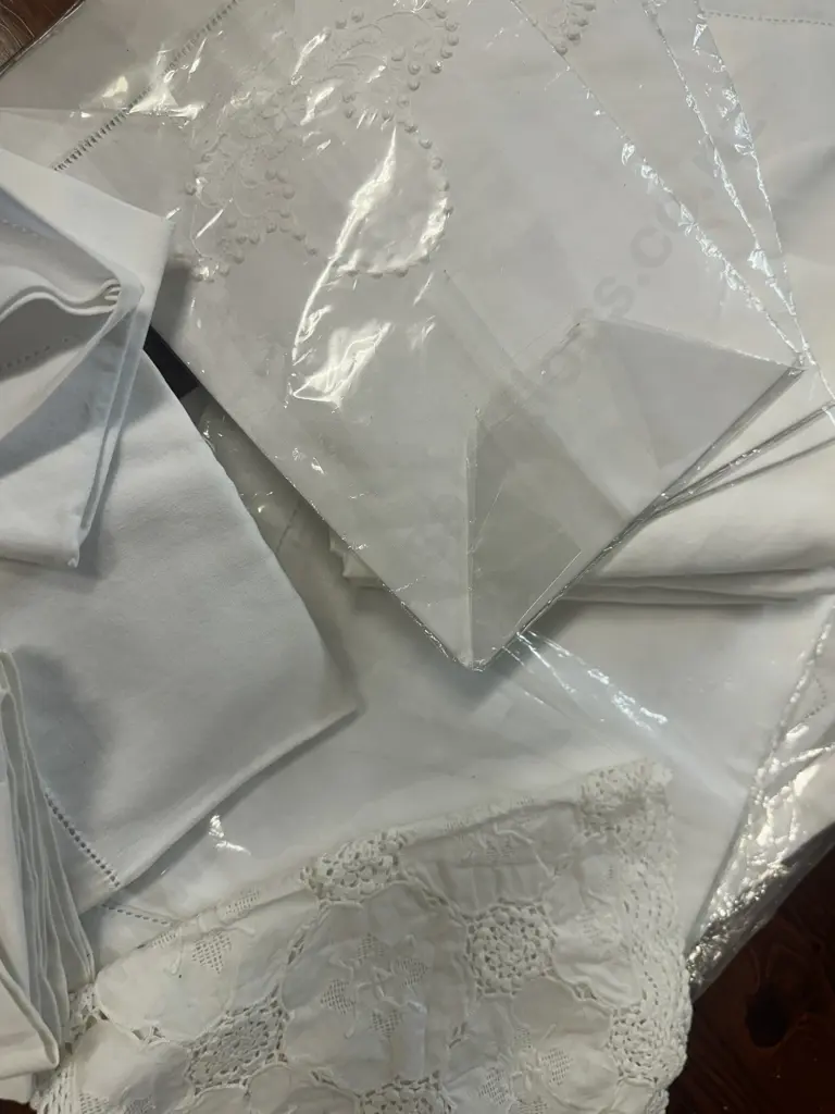 Selection of White Vintage Linen Items Including William - Sonoma Napkins, Pillow Cases Etc Image 1++