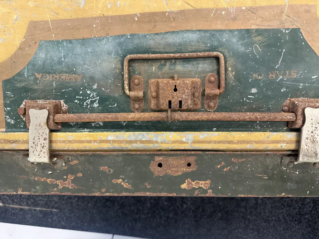 Vintage Yoon Sin Steel Trunk H35 W77 D42cm. Image 1++