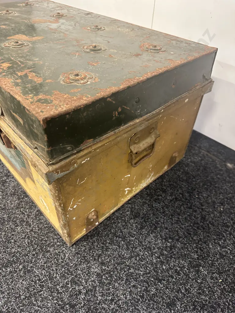 Vintage Yoon Sin Steel Trunk H35 W77 D42cm. Image 1++