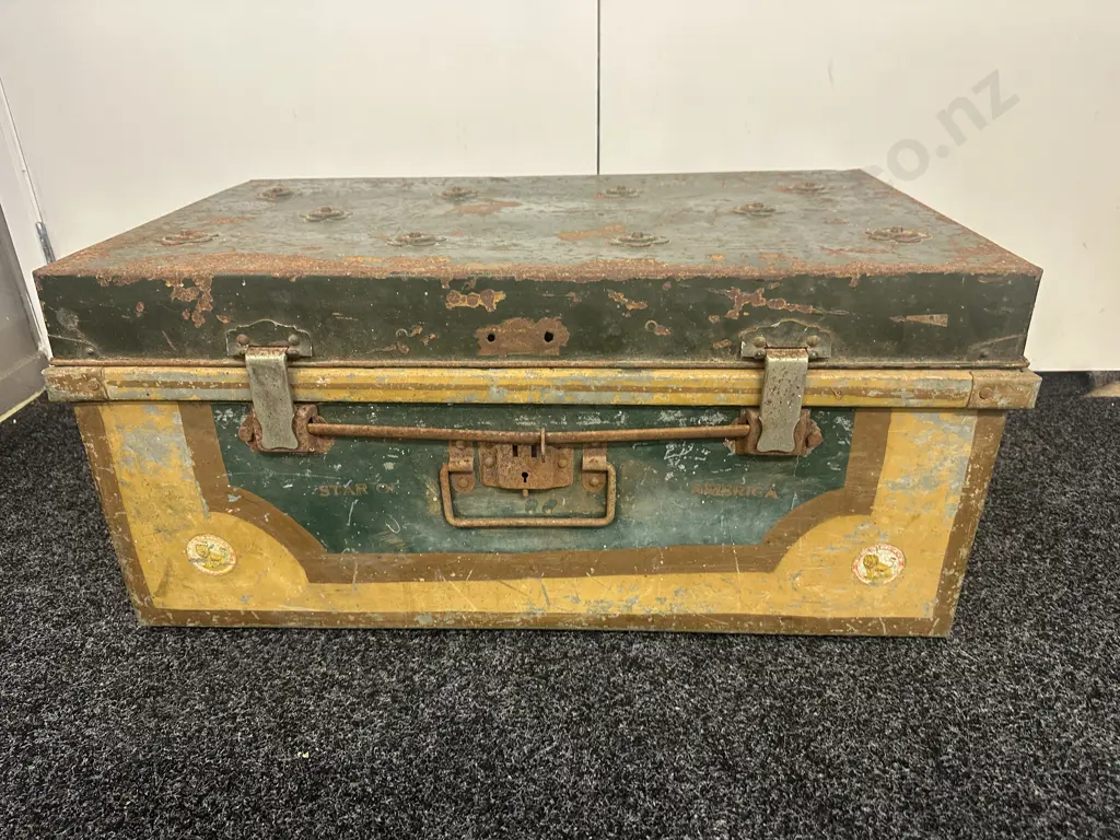 Vintage Yoon Sin Steel Trunk H35 W77 D42cm. Image 1++